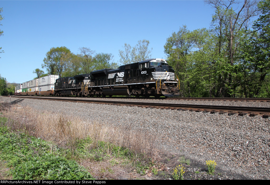 NS 1003 and 4226 take train 260 through Cove PA at Milepost 116